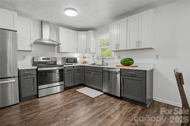 155 Chestnut Place, Arden, NC 28704