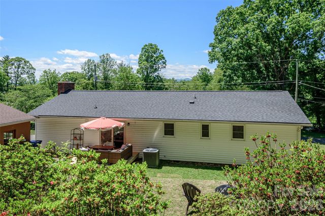 155 Chestnut Place, Arden, NC 28704