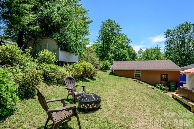 155 Chestnut Place, Arden, NC 28704