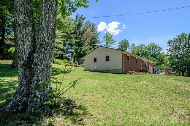 155 Chestnut Place, Arden, NC 28704