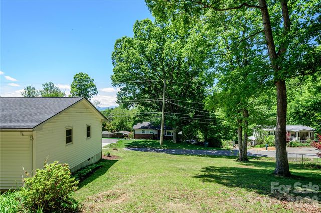 155 Chestnut Place, Arden, NC 28704