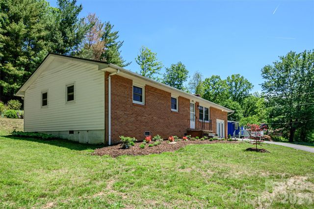 155 Chestnut Place, Arden, NC 28704