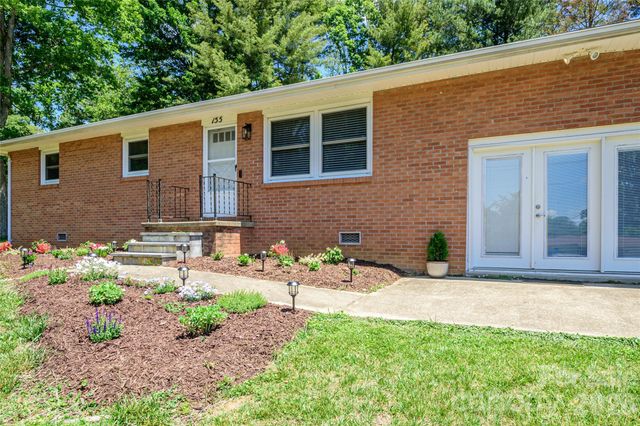 155 Chestnut Place, Arden, NC 28704