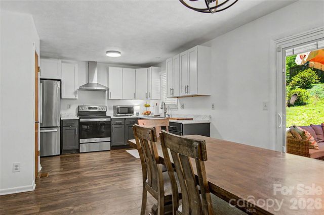 155 Chestnut Place, Arden, NC 28704