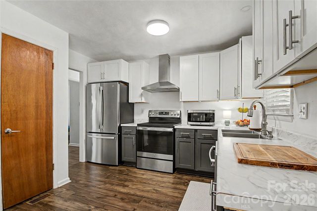 155 Chestnut Place, Arden, NC 28704