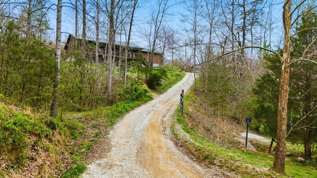 560 Davis Drive, Olive Hill, KY 41164