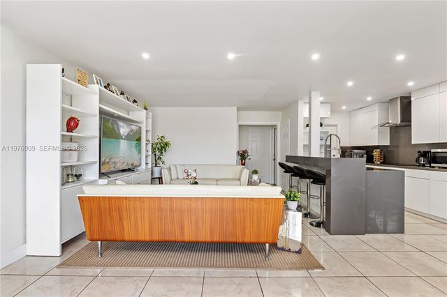 1400 N Tallwood Ave 306, Hollywood, FL 33021