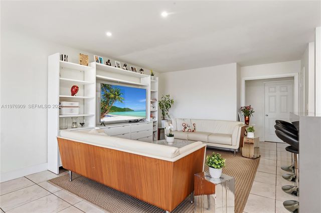 1400 N Tallwood Ave 306, Hollywood, FL 33021