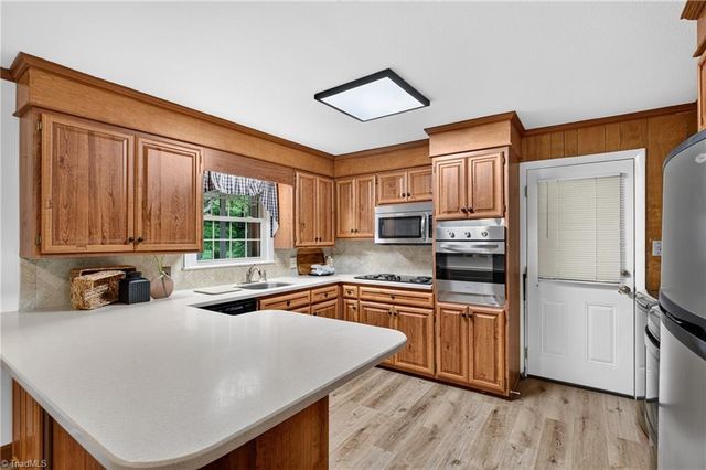 200 Brookview Circle, Jamestown, NC 27282