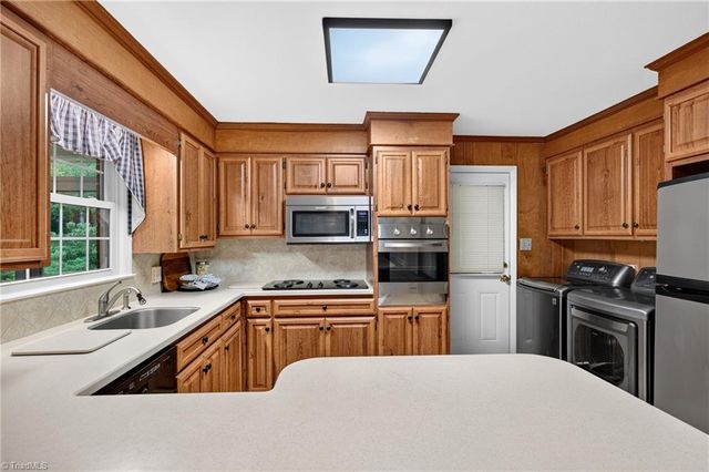 200 Brookview Circle, Jamestown, NC 27282