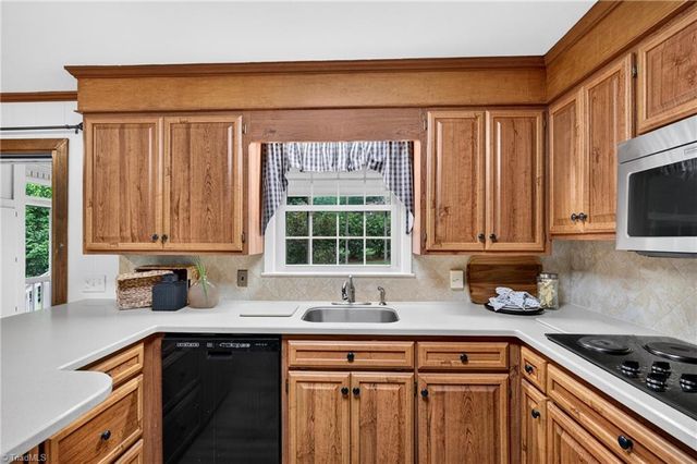 200 Brookview Circle, Jamestown, NC 27282