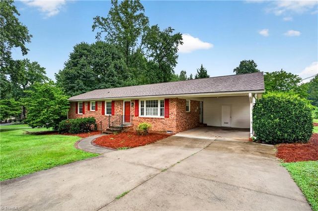 200 Brookview Circle, Jamestown, NC 27282