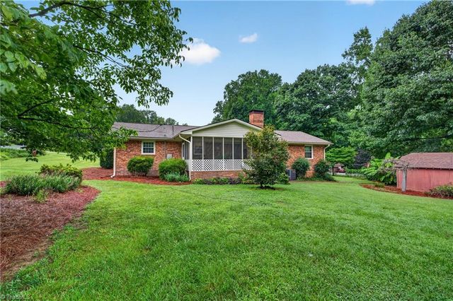 200 Brookview Circle, Jamestown, NC 27282