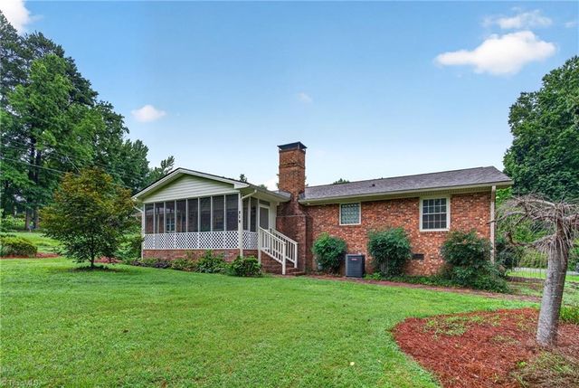 200 Brookview Circle, Jamestown, NC 27282