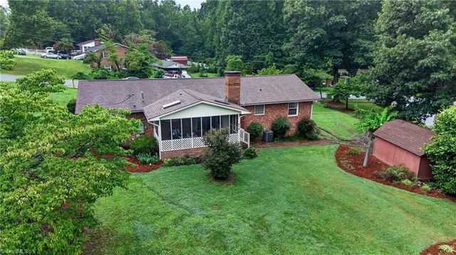 200 Brookview Circle, Jamestown, NC 27282