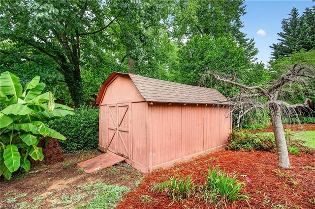 200 Brookview Circle, Jamestown, NC 27282