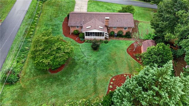 200 Brookview Circle, Jamestown, NC 27282