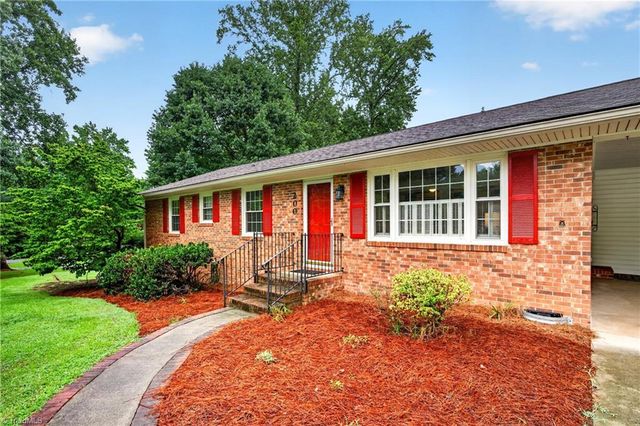 200 Brookview Circle, Jamestown, NC 27282