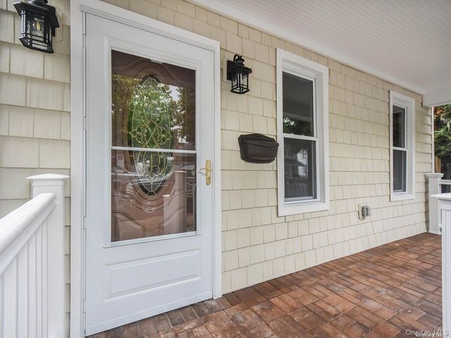 4 S 8th Street, New Hyde Park, NY 11040
