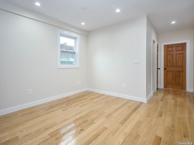 4 S 8th Street, New Hyde Park, NY 11040