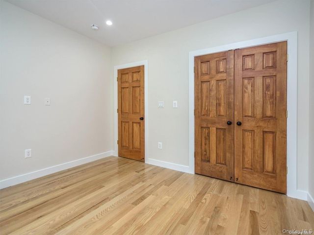 4 S 8th Street, New Hyde Park, NY 11040