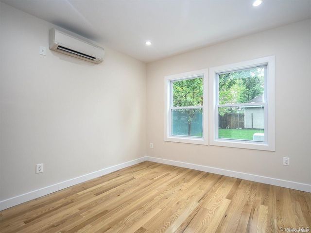 4 S 8th Street, New Hyde Park, NY 11040