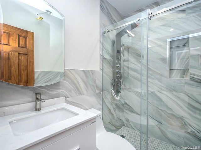 4 S 8th Street, New Hyde Park, NY 11040