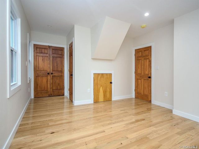 4 S 8th Street, New Hyde Park, NY 11040