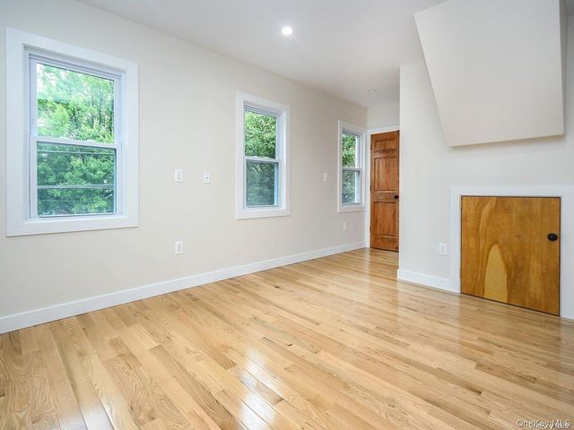 4 S 8th Street, New Hyde Park, NY 11040