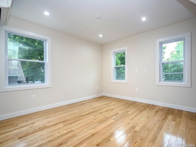 4 S 8th Street, New Hyde Park, NY 11040