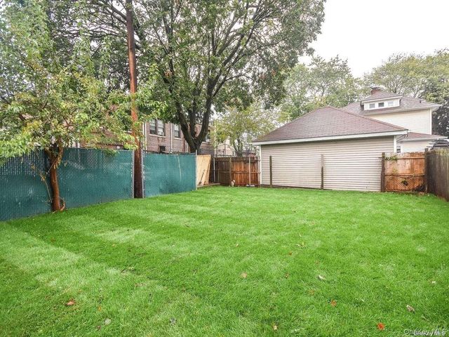 4 S 8th Street, New Hyde Park, NY 11040