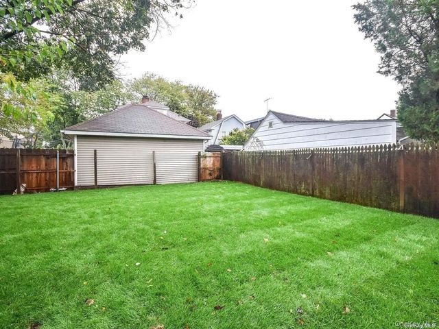 4 S 8th Street, New Hyde Park, NY 11040