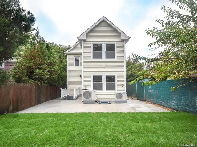 4 S 8th Street, New Hyde Park, NY 11040