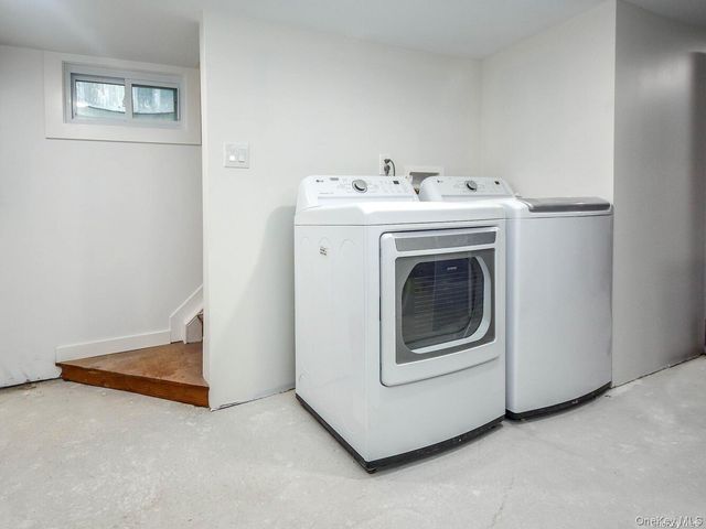 4 S 8th Street, New Hyde Park, NY 11040