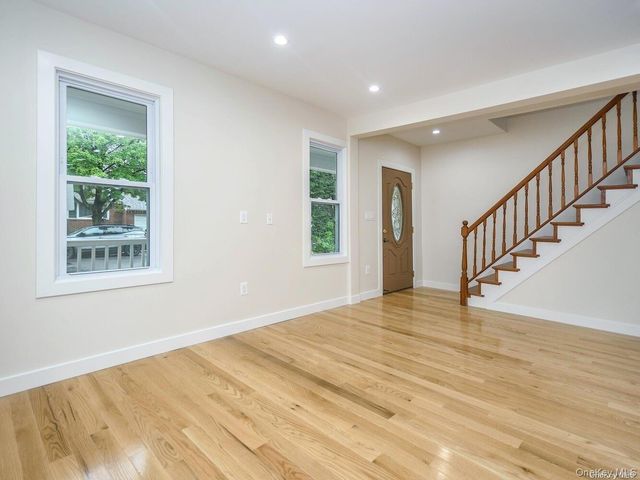 4 S 8th Street, New Hyde Park, NY 11040