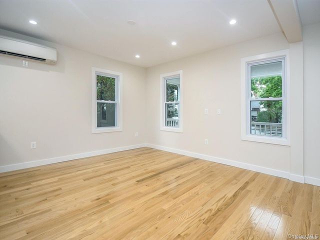 4 S 8th Street, New Hyde Park, NY 11040