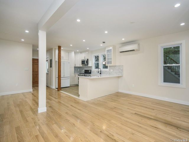 4 S 8th Street, New Hyde Park, NY 11040