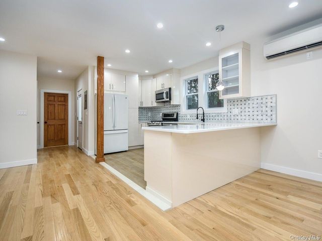 4 S 8th Street, New Hyde Park, NY 11040