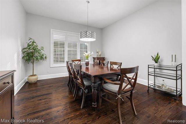 864 Chestnut Street, Birmingham, MI 48009