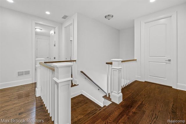 864 Chestnut Street, Birmingham, MI 48009