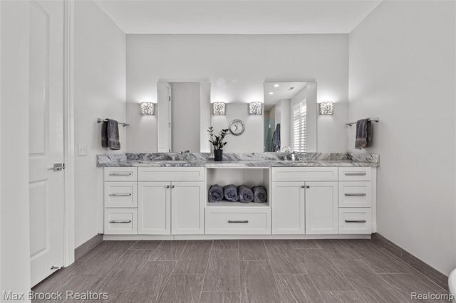 864 Chestnut Street, Birmingham, MI 48009