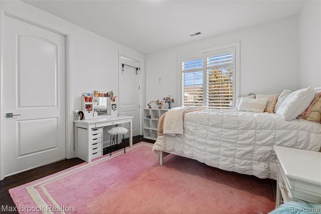 864 Chestnut Street, Birmingham, MI 48009