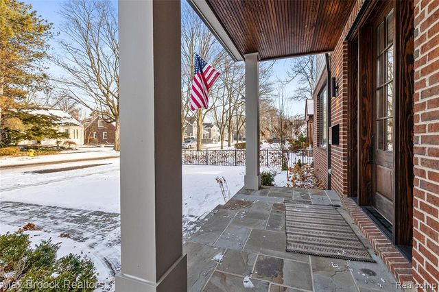 864 Chestnut Street, Birmingham, MI 48009