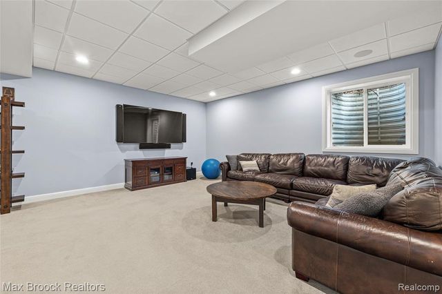 864 Chestnut Street, Birmingham, MI 48009