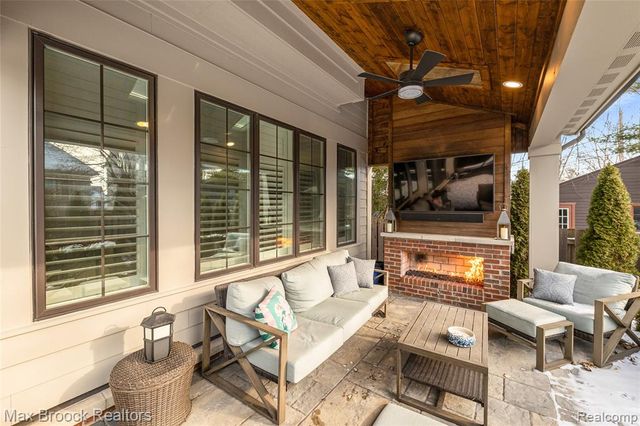 864 Chestnut Street, Birmingham, MI 48009