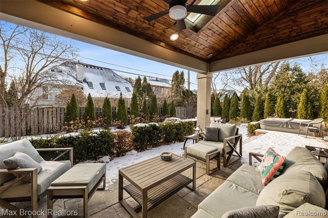 864 Chestnut Street, Birmingham, MI 48009