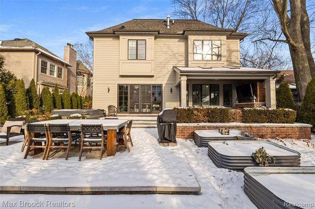 864 Chestnut Street, Birmingham, MI 48009