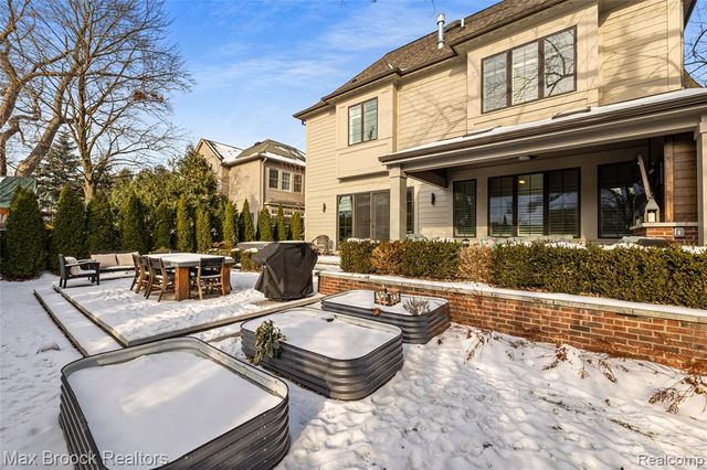 864 Chestnut Street, Birmingham, MI 48009