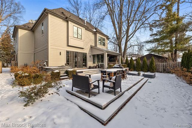 864 Chestnut Street, Birmingham, MI 48009