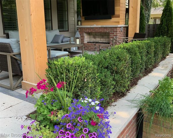 864 Chestnut Street, Birmingham, MI 48009